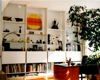 The open-plan living room in Robin and Lucienne Day’s home on Cheyne Walk in London’s Chelsea, furnished with their designs. The couple, who met at the Royal College of Art in 1940 and were married in 1942, lived there for nearly 50 years. Image courtesy The Robin & Lucienne Day Foundation.