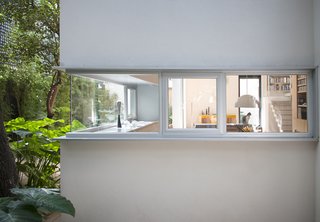When Mexico City residents Nina Wanderstok and Raúl Cremoux were ready for a smaller house, they turned to their son, architect Paul Cremoux. The two-story structure he designed preserves open space on the property to support groundwater recharge in accordance with strict local zoning regulations.