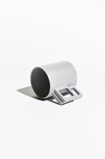 Ian Anderson of AANDERSSON studio recently unveiled Shapes, a collection of five porcelain mugs finished in matte and glossy glazes in a range of shades from black to white. 