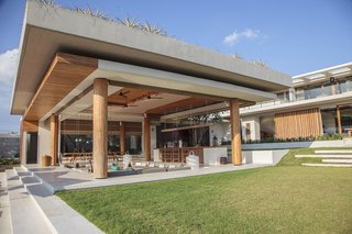 With its cutting-edge design, clean lines, local stone, and honey-hued wood interiors, The Iman Villa is a sophisticated choice for large groups or families. The villas have rooftop terraces that overlook rice paddies, a swimming pool, children’s wading pool, and a sunken Jacuzzi.