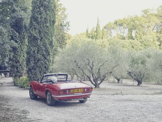 Lolo eases his Triumph Spitfire convertible, designed by Giovanni Michelotti, into the driveway. 