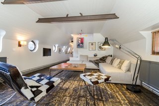 This large Parisien péniche with modern furnishings has a spacious sunny terrace with an outdoor kitchen and more than 20 river-facing windows.