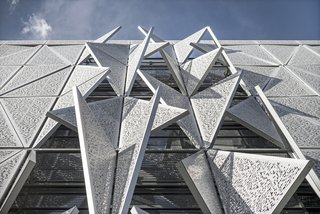 Shape-Shifting Architecture: 10 Buildings That Move or Change Form - Photo 2 of 24 -