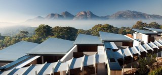 This Modern Tasmanian Resort Reflects the Natural Forms Surrounding It - Photo 2 of 9 -