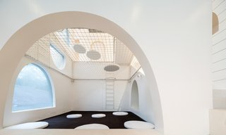 Inspired by Tom and Jerry, This Net-Filled Vacation Home Is a Kid’s Paradise - Photo 2 of 10 -