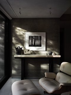The lacquered console is by Robert Kuo. 