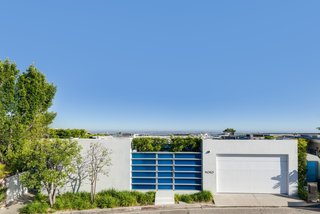 ‘Friends’ Star Matthew Perry’s Midcentury Stunner in the Hollywood Hills Is For Sale - Photo 1 of 10 -