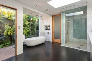‘Friends’ Star Matthew Perry’s Midcentury Stunner in the Hollywood Hills Is For Sale - Photo 7 of 10 -