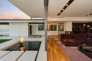 ‘Friends’ Star Matthew Perry’s Midcentury Stunner in the Hollywood Hills Is For Sale - Photo 9 of 10 -