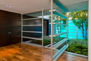 ‘Friends’ Star Matthew Perry’s Midcentury Stunner in the Hollywood Hills Is For Sale - Photo 5 of 10 -