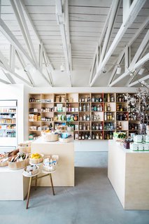 A Modern Liquor Market in Culver City Reminds the Neighborhood to Drink Well - Photo 4 of 8 -