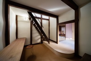 A Minimalist Townhouse Provides Serene Accommodations in Historic Kyoto - Photo 6 of 12 -