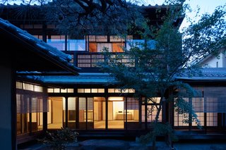 A Minimalist Townhouse Provides Serene Accommodations in Historic Kyoto - Photo 11 of 12 -