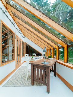 Repurposed Ship Materials and 100-Year-Old Beams Make Up This Tree House-Like Home - Photo 13 of 18 -