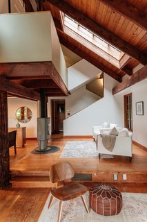 Repurposed Ship Materials and 100-Year-Old Beams Make Up This Tree House-Like Home - Photo 14 of 18 -