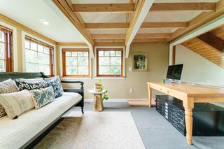 Repurposed Ship Materials and 100-Year-Old Beams Make Up This Tree House-Like Home - Photo 11 of 18 -