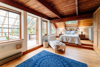 Repurposed Ship Materials and 100-Year-Old Beams Make Up This Tree House-Like Home - Photo 10 of 18 -