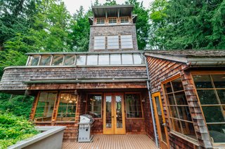 Repurposed Ship Materials and 100-Year-Old Beams Make Up This Tree House-Like Home - Photo 17 of 18 -