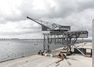A Coal Crane Houses an Unexpected Retreat and Meeting Room in Copenhagen - Photo 1 of 11 -