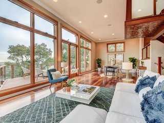 17 Modern Rentals That Give You a Front-Seat View of Incredible Fall Foliage - Photo 3 of 17 -