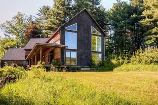 17 Modern Rentals That Give You a Front-Seat View of Incredible Fall Foliage - Photo 15 of 17 -