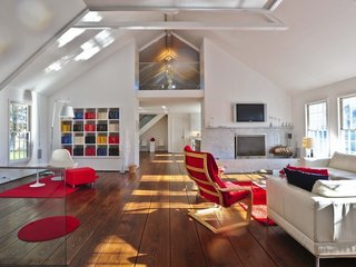 17 Modern Rentals That Give You a Front-Seat View of Incredible Fall Foliage - Photo 17 of 17 -