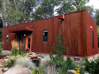 17 Modern Rentals That Give You a Front-Seat View of Incredible Fall Foliage - Photo 6 of 17 -
