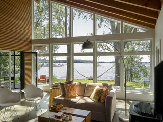 17 Modern Rentals That Give You a Front-Seat View of Incredible Fall Foliage - Photo 13 of 17 -