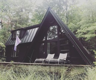 17 Modern Rentals That Give You a Front-Seat View of Incredible Fall Foliage - Photo 8 of 17 -