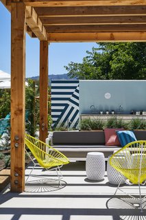 An outdoor relaxation area also offers a "mix your own" mud bar.