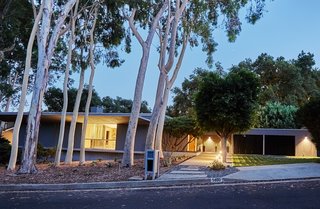 A Hexagonal Midcentury Residence in Southern California Offered at $2.89M - Photo 1 of 9 -