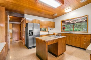 A Waterfront Washington Home Designed by a Renowned Spokane Architect Is Listed For $675K - Photo 5 of 10 -