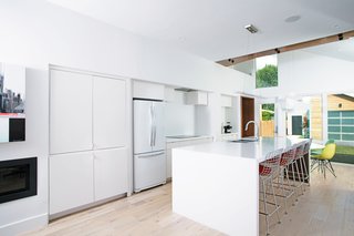 Clad in Cedar and Metal, an Indianapolis Home Gives a Modern Salute to its Traditional Surroundings - Photo 3 of 11 -