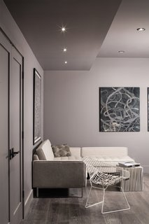 Clad in Cedar and Metal, an Indianapolis Home Gives a Modern Salute to its Traditional Surroundings - Photo 8 of 11 -