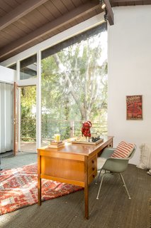 A Hillside Midcentury Home in Pasadena Starts at $749K - Photo 3 of 11 -