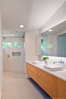 An Austin Couple Turn a Ranch Home Into a Refreshing Live/Work Space - Photo 10 of 13 -