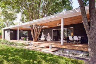 An Austin Couple Turn a Ranch Home Into a Refreshing Live/Work Space - Photo 11 of 13 -