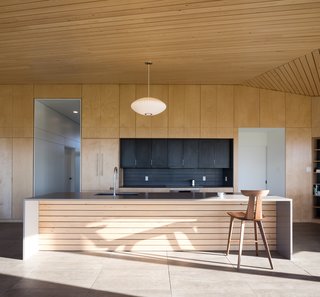 A Vacation Home in Nova Scotia Takes Cues From the Coastal Landscape - Photo 4 of 10 -