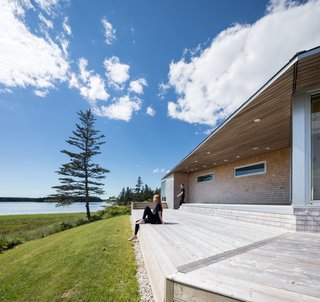 A Vacation Home in Nova Scotia Takes Cues From the Coastal Landscape - Photo 5 of 10 -