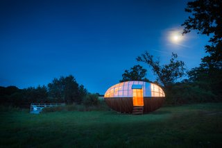 A Fantastic Egg-Shaped Camping Pod Along the Loire Estuary - Photo 4 of 6 -