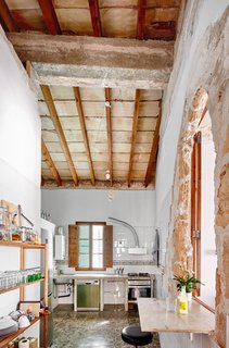A Salvaged Apartment on Mallorca Leaves its Roots Exposed - Photo 7 of 13 -