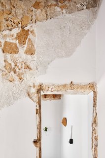 A Salvaged Apartment on Mallorca Leaves its Roots Exposed - Photo 3 of 13 -