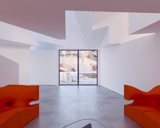 A Film Producer’s Desert Retreat Is a Starburst of Shipping Containers - Photo 6 of 9 -