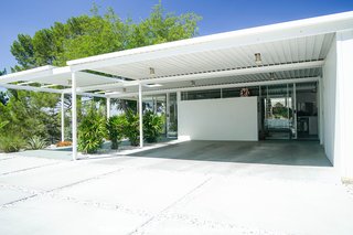 Ever Wanted to Stay in a Midcentury House Designed by Pierre Koenig? - Photo 1 of 18 -