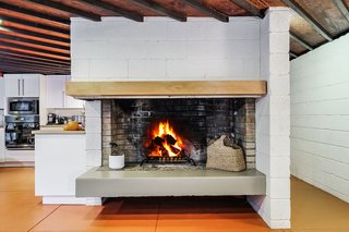 Live Out Frank Lloyd Wright’s Usonian Vision in This Home That’s Asking $725K - Photo 9 of 10 -