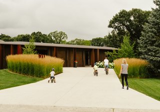 In front, landscape architects Scatliff + Miller + Murray planted tall grasses on either side of the driveway to establish a prairie-like environment.