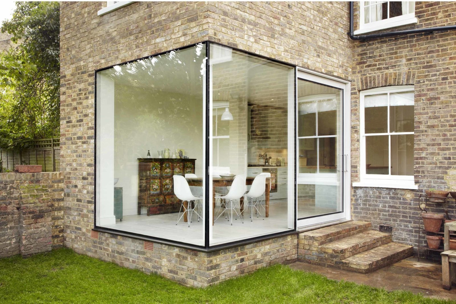 A Glass Addition Blends Right in at This London Victorian (5 Photos