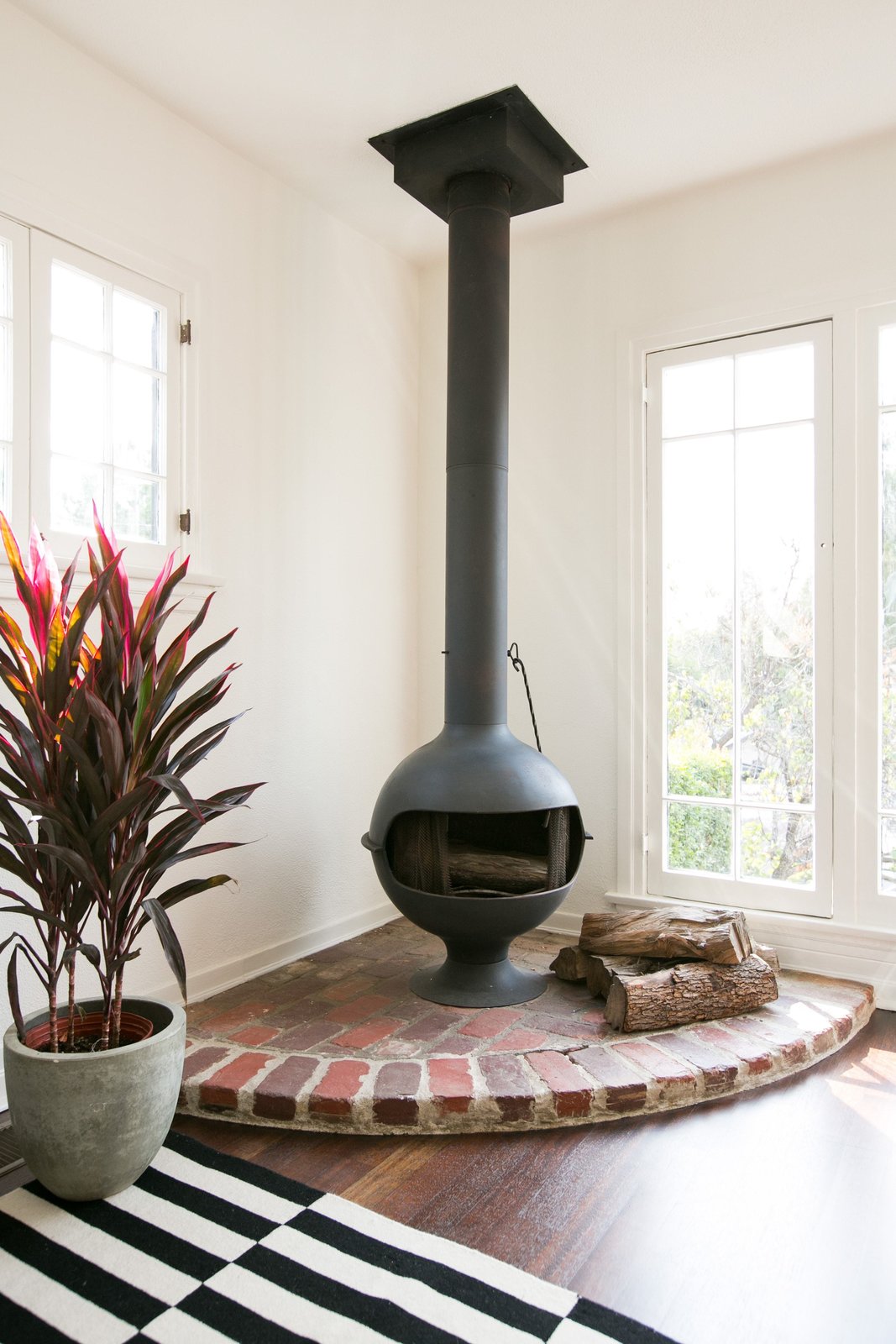 Photo 5 of 12 in House of Cards Actor Molly Parker's Echo Park Bungalow