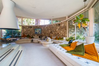 Elvis Presley’s Palm Springs Honeymoon Retreat Hits the Market - Photo 4 of 8 -