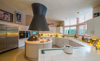 Elvis Presley’s Palm Springs Honeymoon Retreat Hits the Market - Photo 5 of 8 -